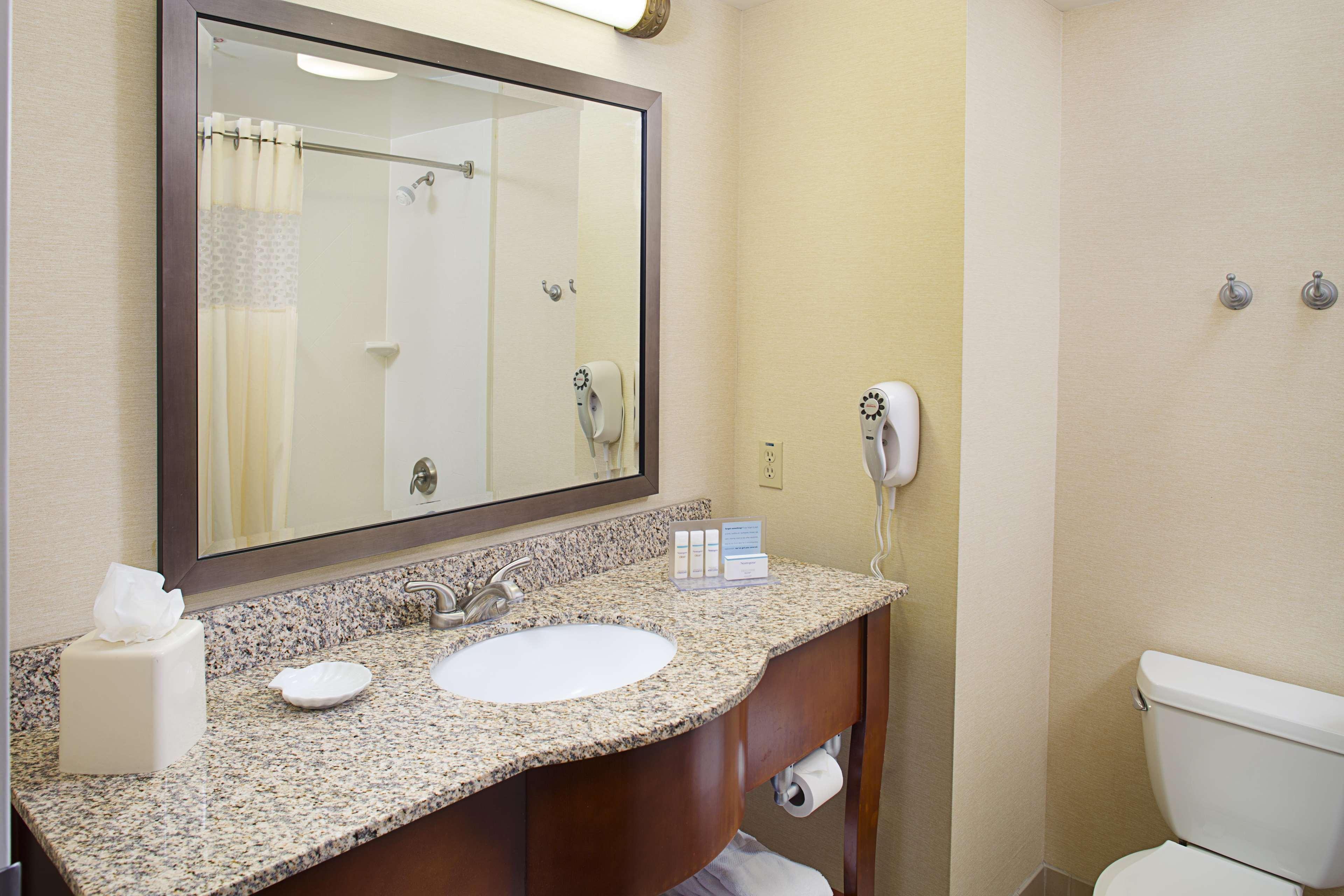 Hampton Inn & Suites לנצ'סטר מראה חיצוני תמונה