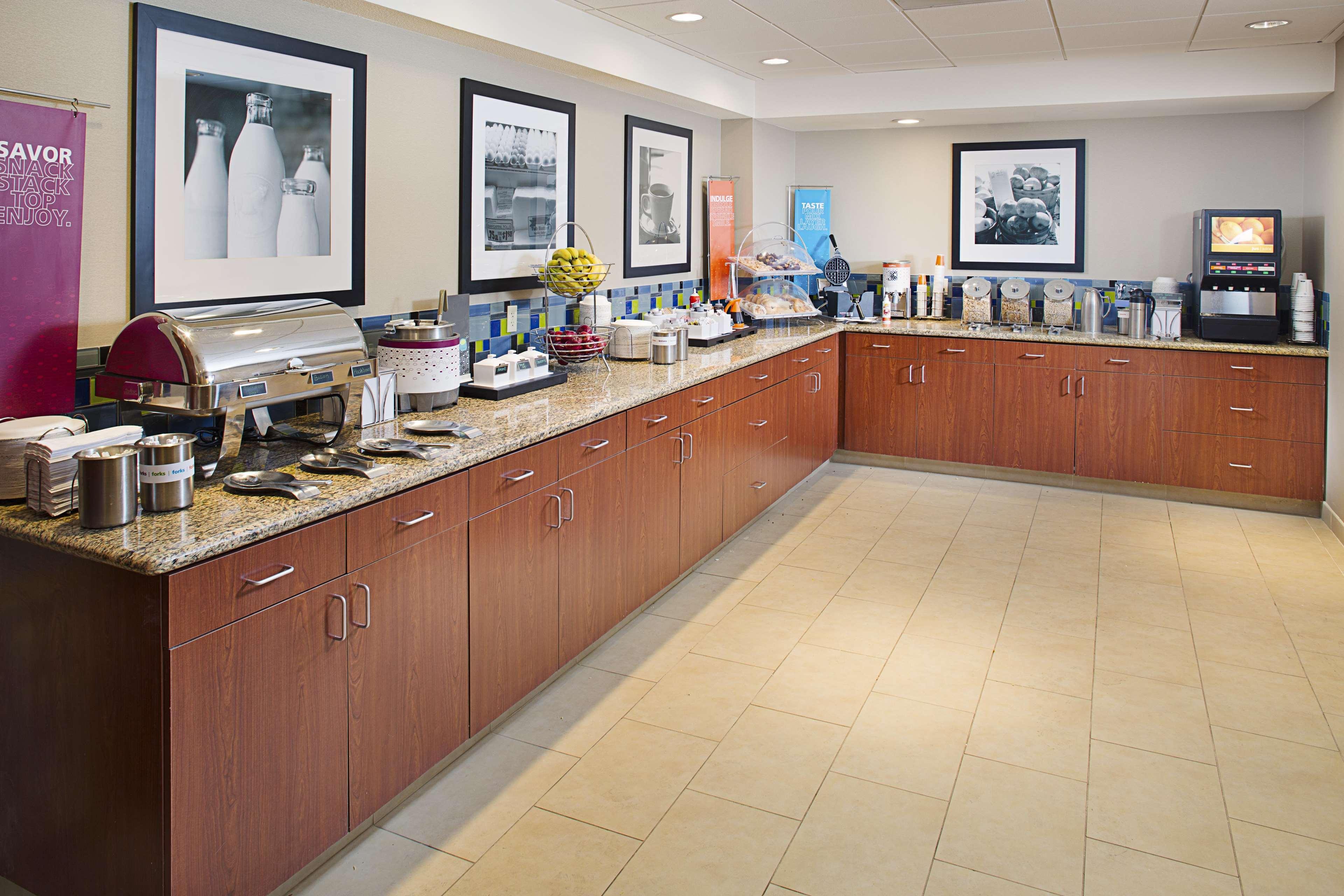 Hampton Inn & Suites לנצ'סטר מראה חיצוני תמונה