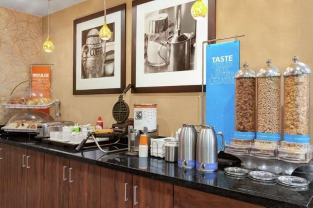 Hampton Inn & Suites לנצ'סטר מראה חיצוני תמונה