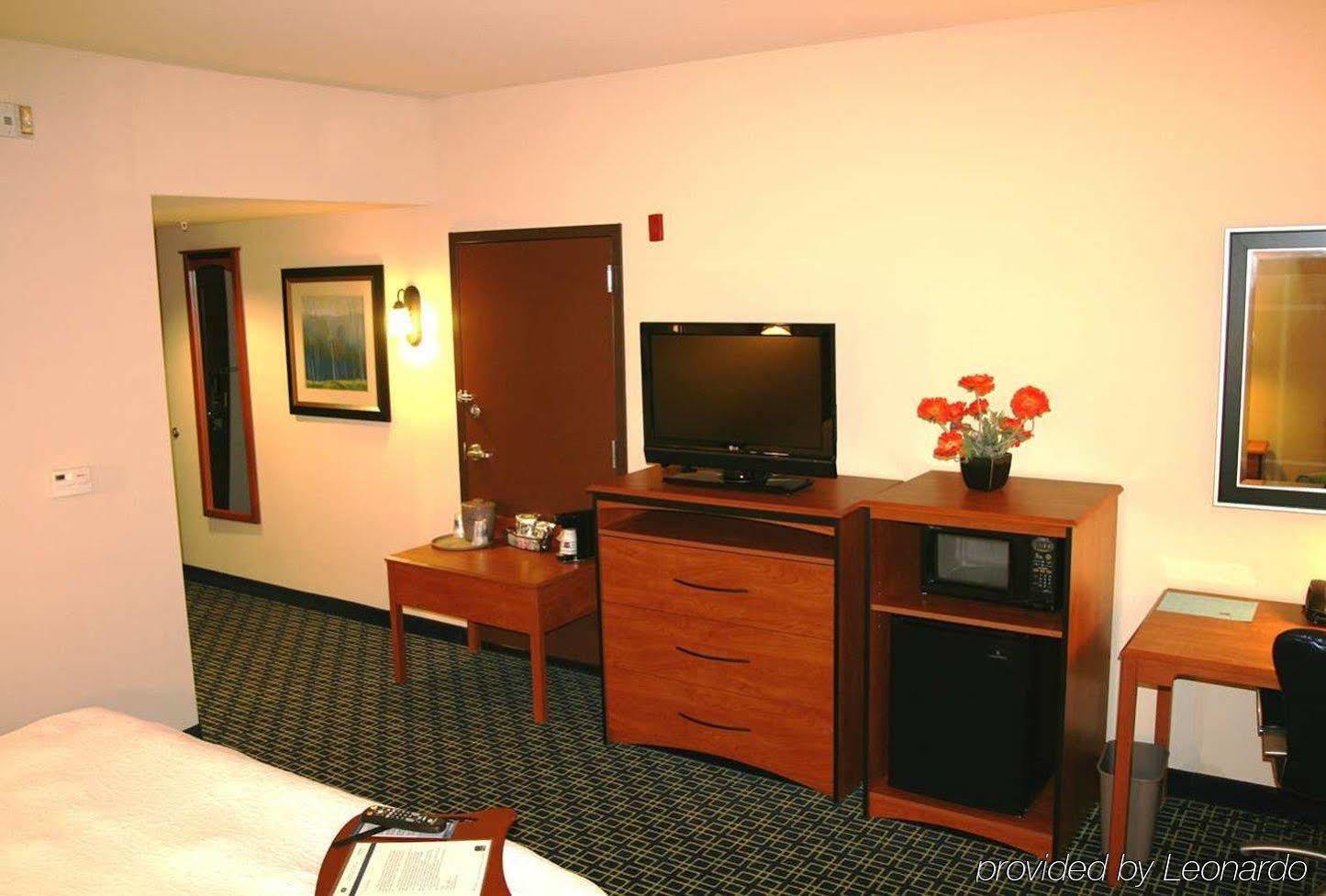 Hampton Inn & Suites לנצ'סטר מראה חיצוני תמונה